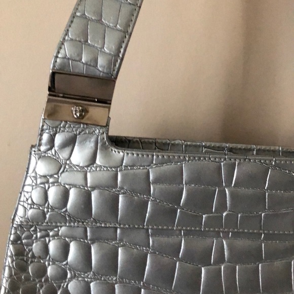 Versace pebbled metallic silver grey shoulder bag. - Picture 5 of 8